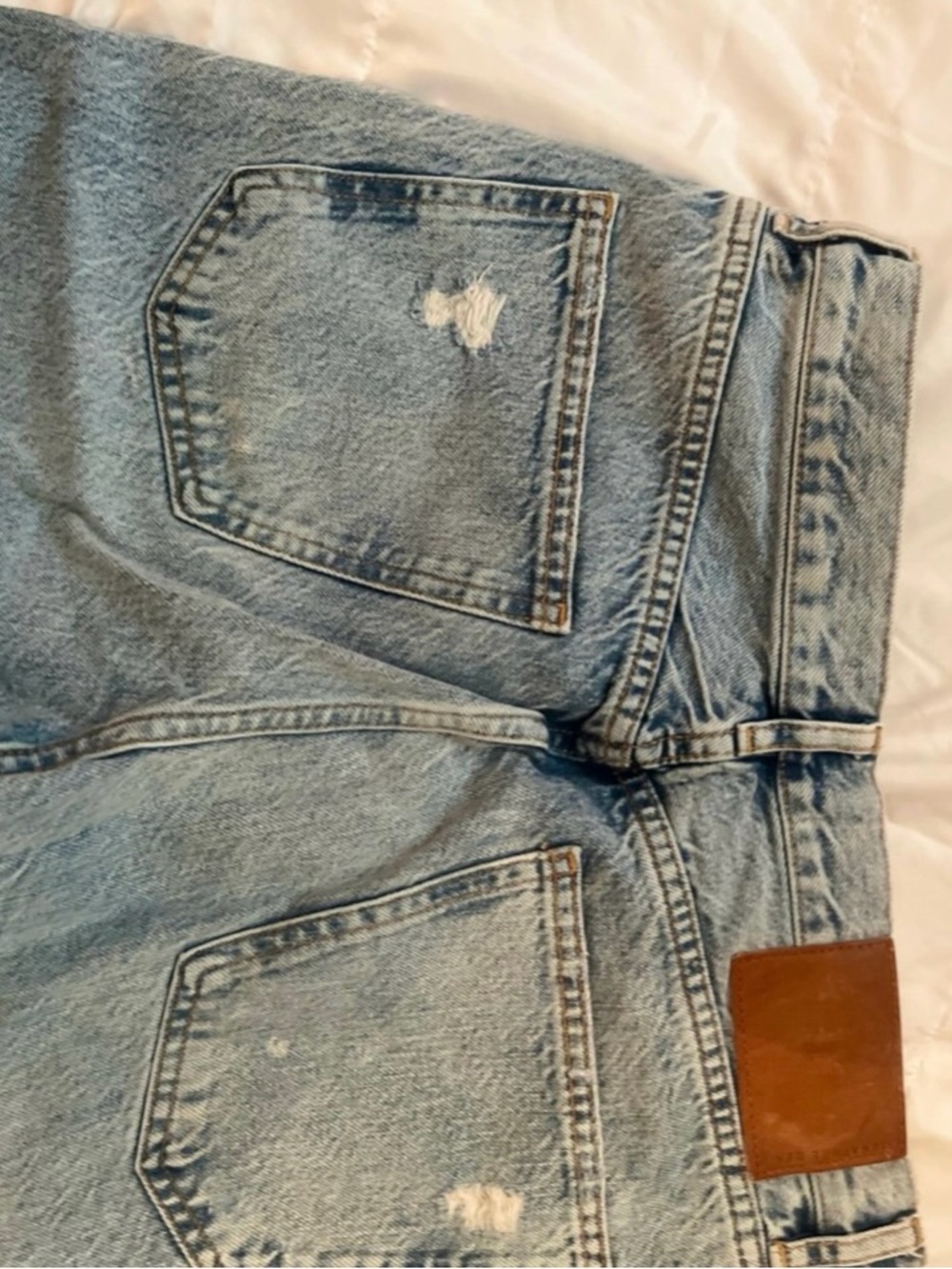 Light Wash Distressed Ripped Jeans - Picture 4 of 4